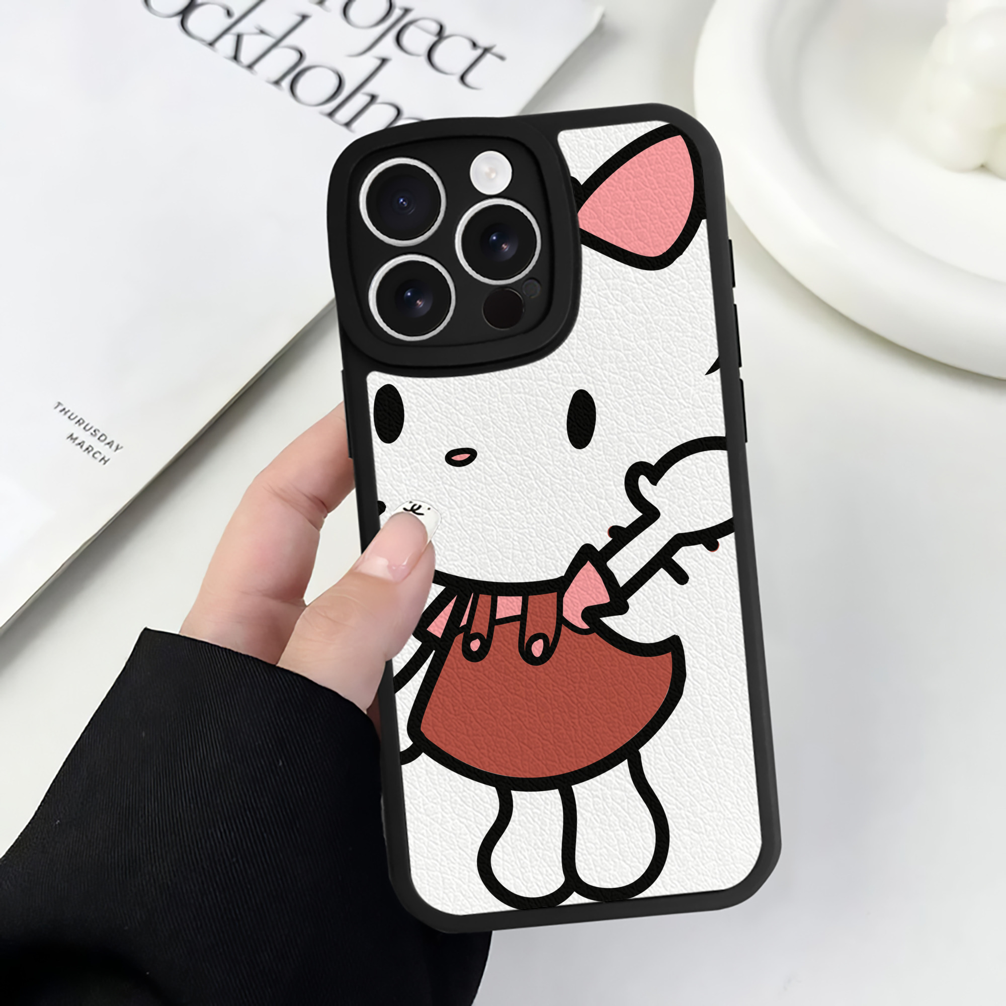 （画像用） Hello Kitty ハローキティ 【iPhone 16シリーズ対応】シリコンスマホケース（レザー調） 材質：シリコン